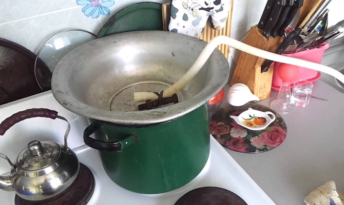 Как перегнать брагу в домашних условиях без самогонного аппарата?