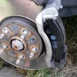 Меняем передние тормозные колодки на Шевроле Авео T300 Меняем передние тормозные колодки на Шевроле Авео T300